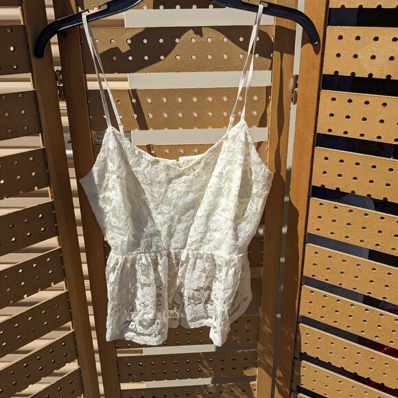 Tops - Off-White Lace Crop Cami Sz L